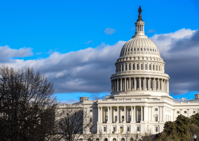 An Ghraonlainn vs Trump